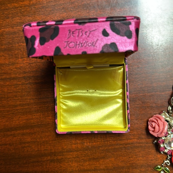 Betsey Johnson rare heart and lock necklace with box not original to necklace - Picture 9 of 9